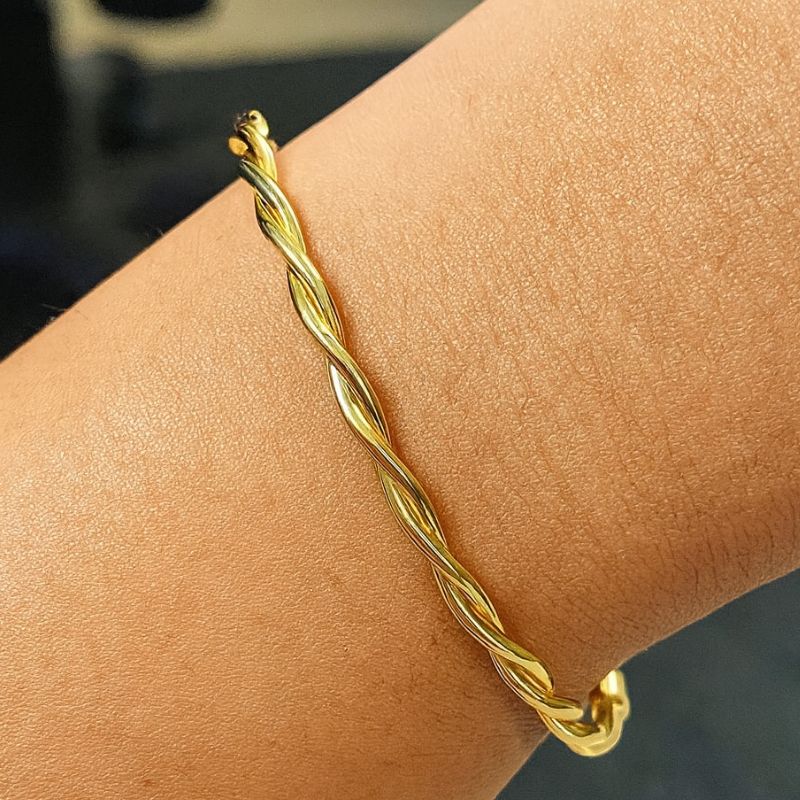 Bracelete torcido