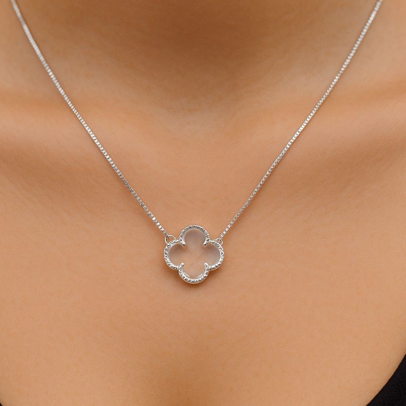Colar trevo cor cristal - banho prata 925