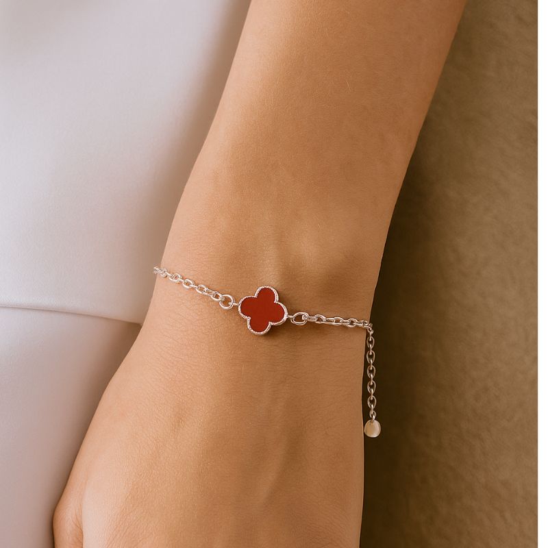 Pulseira trevo marrom - banho prata 925